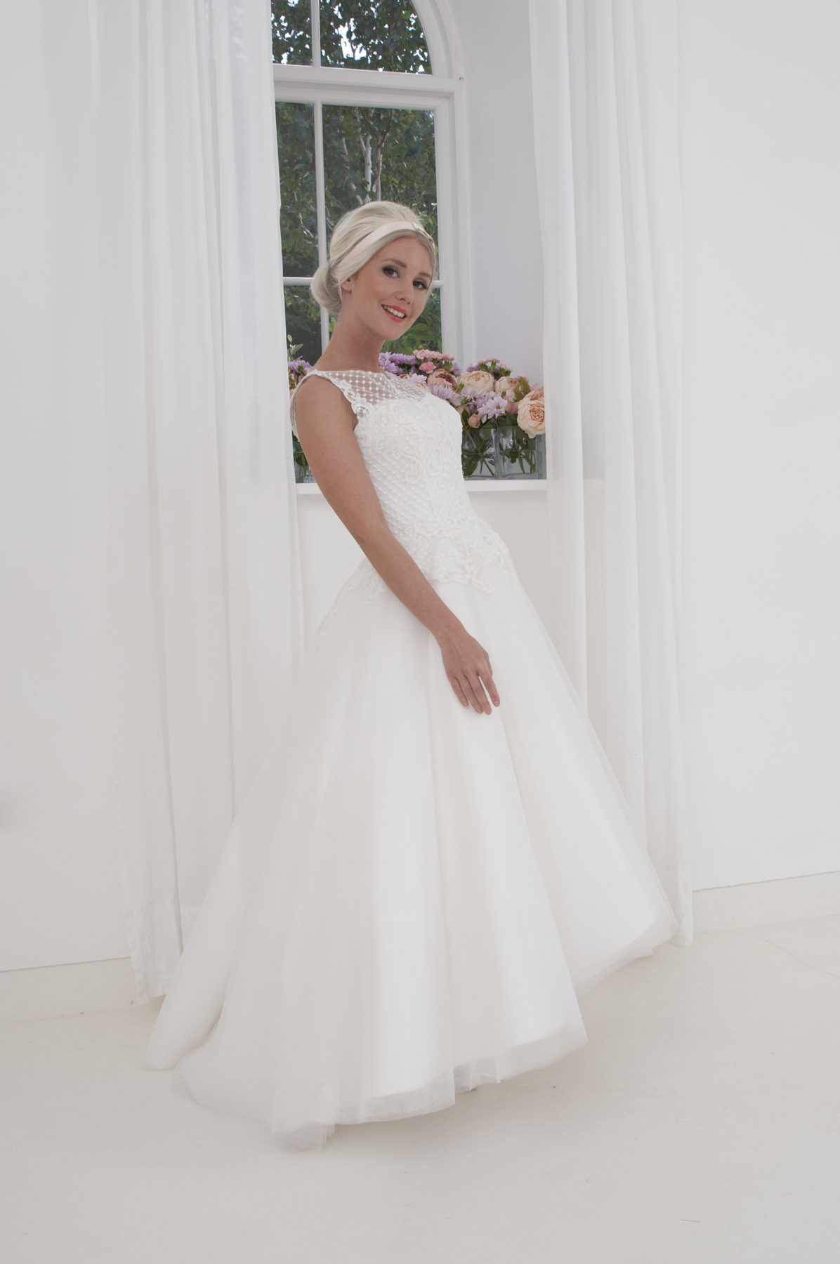 sleeveless hi-low wedding dress